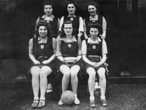 Harvey's Ladies Basketball Team 1947.
Photo: Alan Bristow